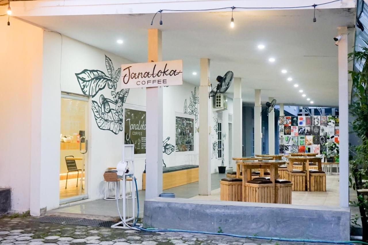 Tamadara Guesthouse Jogja Maguwo エクステリア 写真