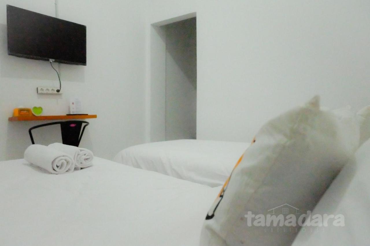 Tamadara Guesthouse Jogja Maguwo エクステリア 写真