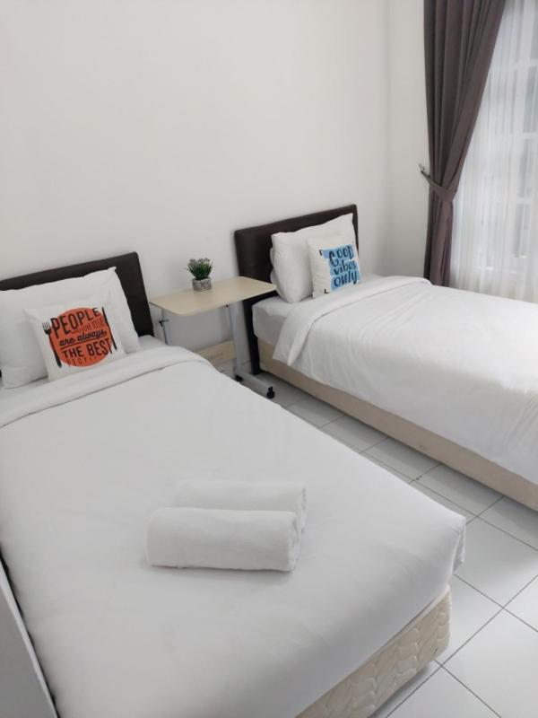 Tamadara Guesthouse Jogja Maguwo エクステリア 写真