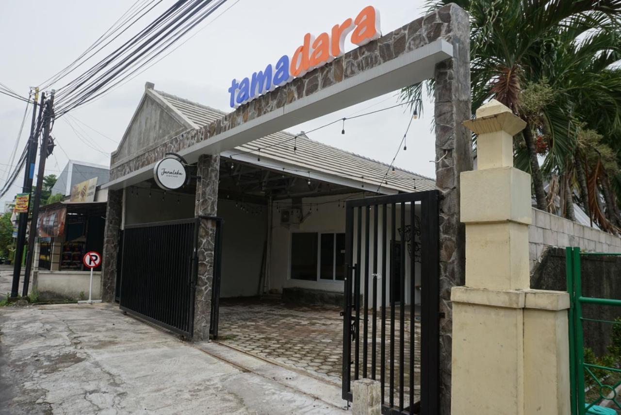 Tamadara Guesthouse Jogja Maguwo エクステリア 写真